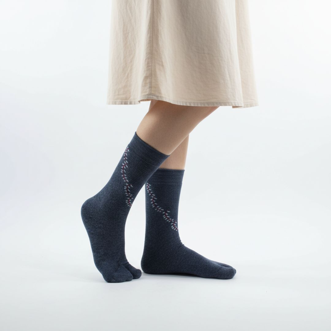 Charcoal Grey Woolen Thumb-Toe Socks with Subtle Stitch Pattern | Crew Length Soft Knit - Image 3