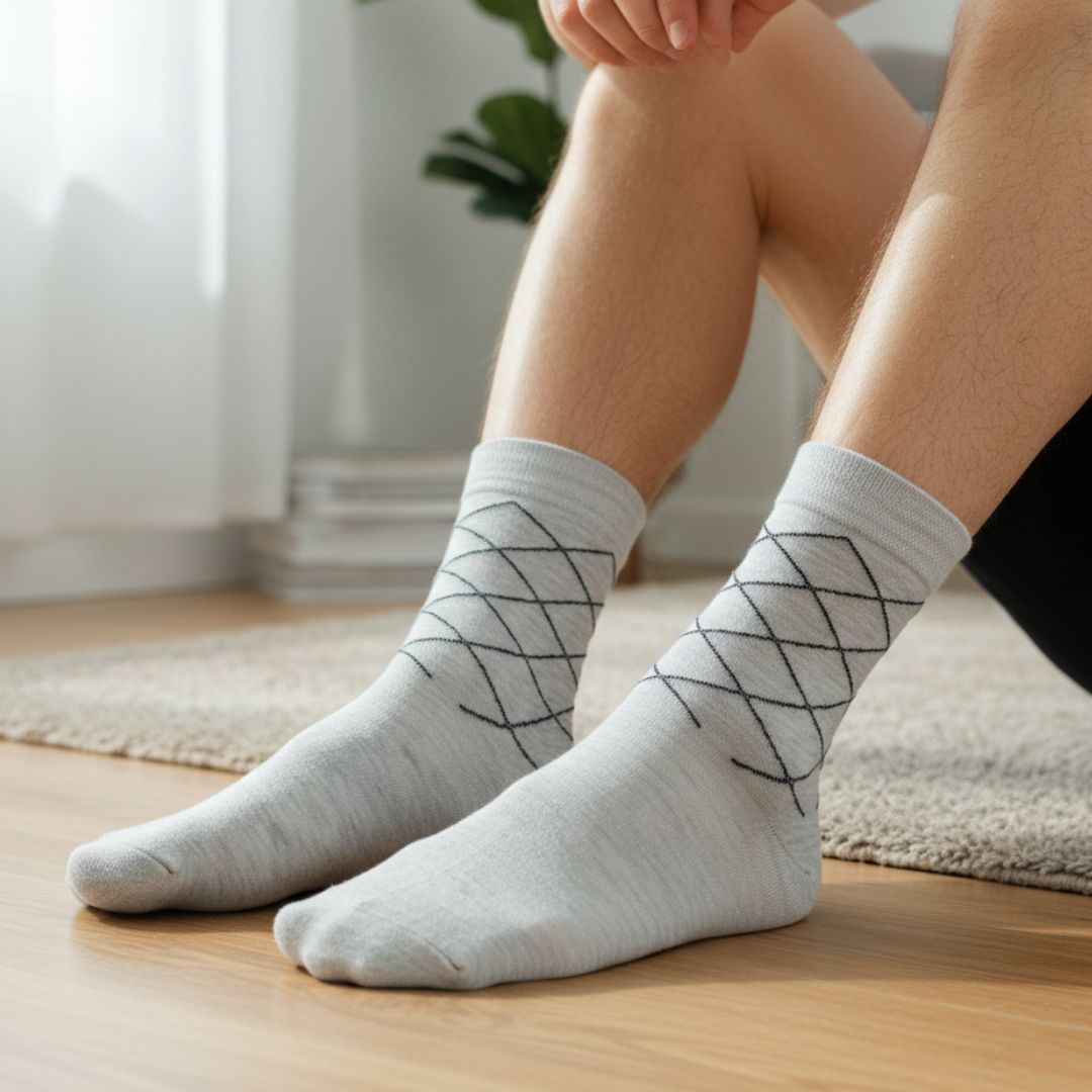 Light Grey Cotton Ankle-Length Socks with Minimal Line Pattern - Image 3