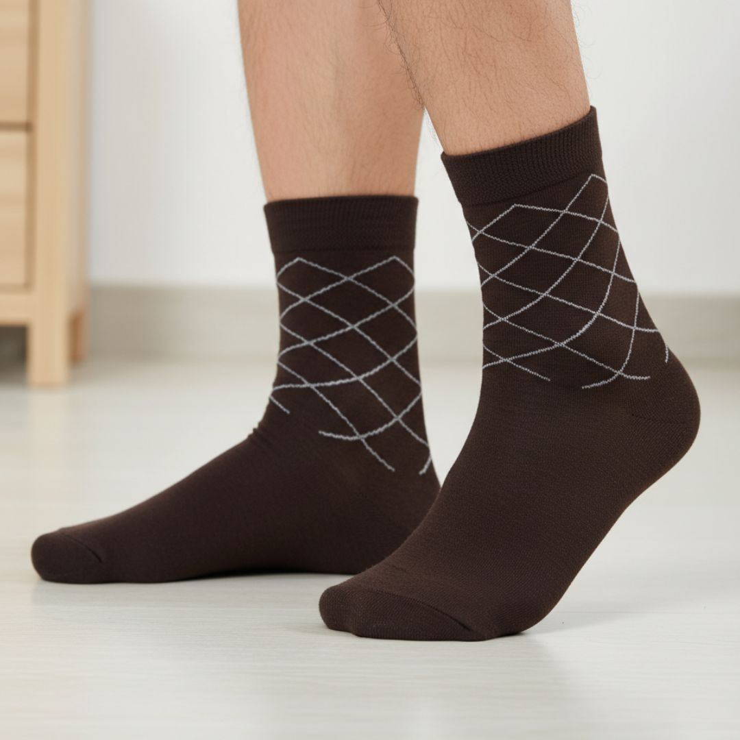 Brown Cotton Ankle-Length Socks with Minimal Line Pattern
